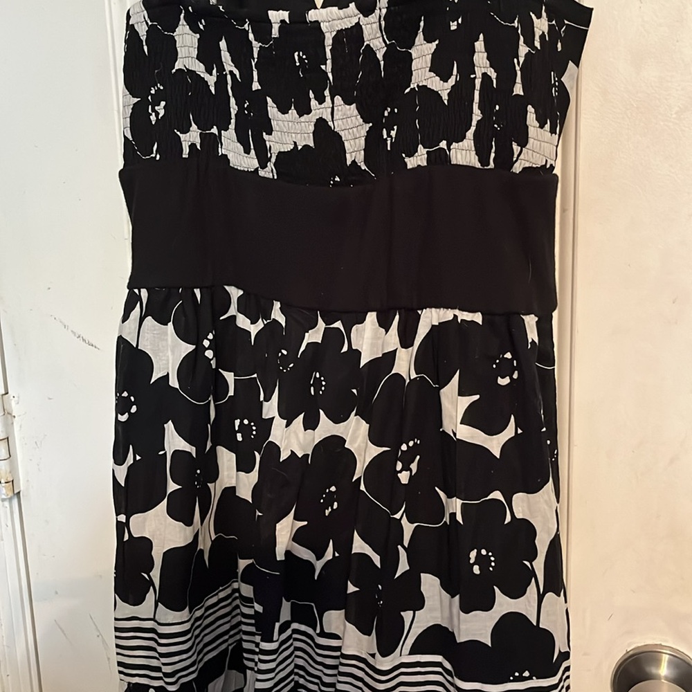 Jonathan Martin size 16 black and white halter maxi dress. NWT - Picture 6 of 8
